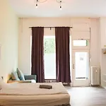 Berlin Mitte 4 BR apartment with A/C 24/7 check-in